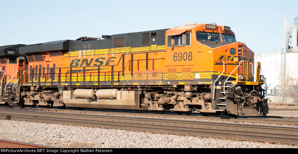 BNSF 6908